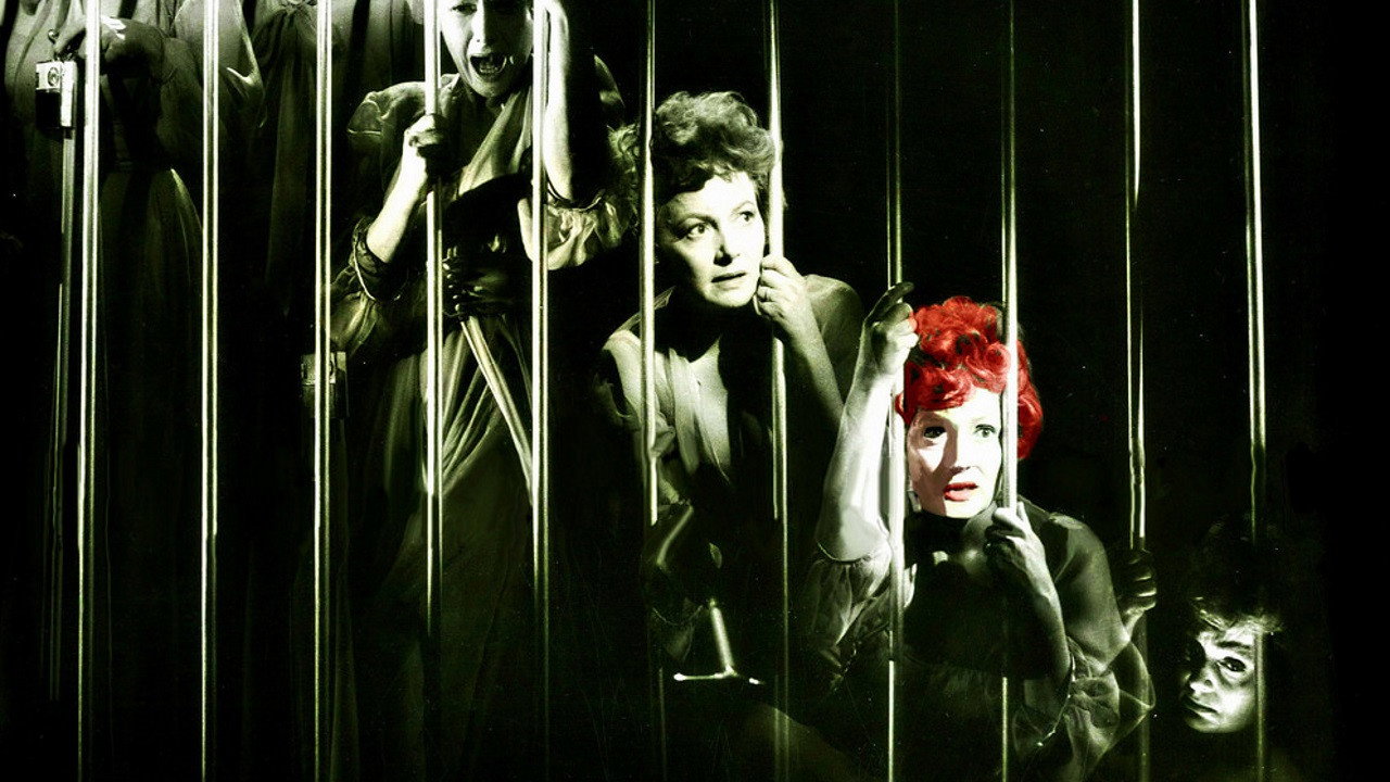 Une femme dans une cage