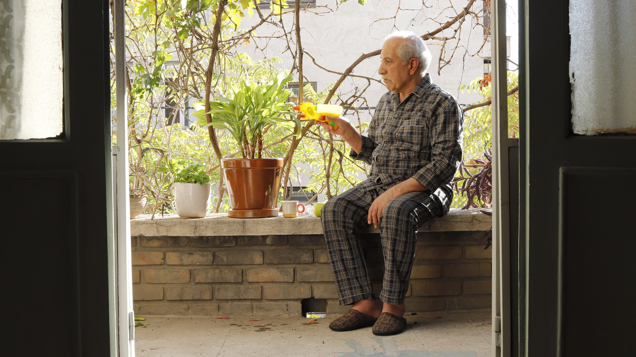 یکی از همین روزها خسرو می‌میرد
