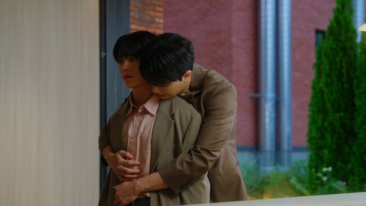 체크 남방을 입은 사내