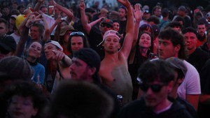 Pourquoi la France s’en prend aux free parties ?