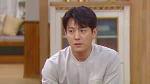 I'm Jandi's mother Lee Seonju.