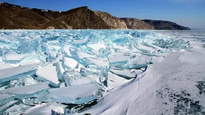 Le Lac Baïkal, d’eau et de glace