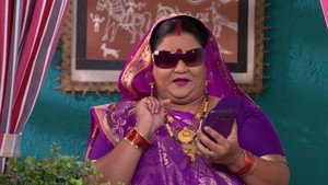 Vibhuti Tells Anita About The X-ray Sunglasses