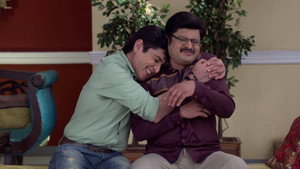 Tiwari Makes a Fool Out Of Vibhuti In The Name Of Salman Khan