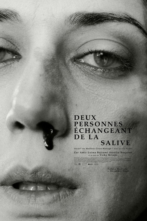 Deux personnes échangeant de la salive